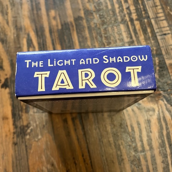 The Light and Shadow Tarot Cards - Picture 6 of 11
